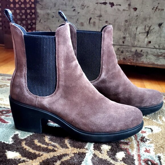 ECCO Zurich Browk Suede Chelsea Boots, size 40 (9) - Picture 1 of 3